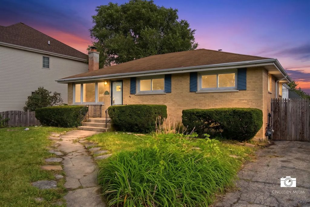 599 N Willow Road, Elmhurst