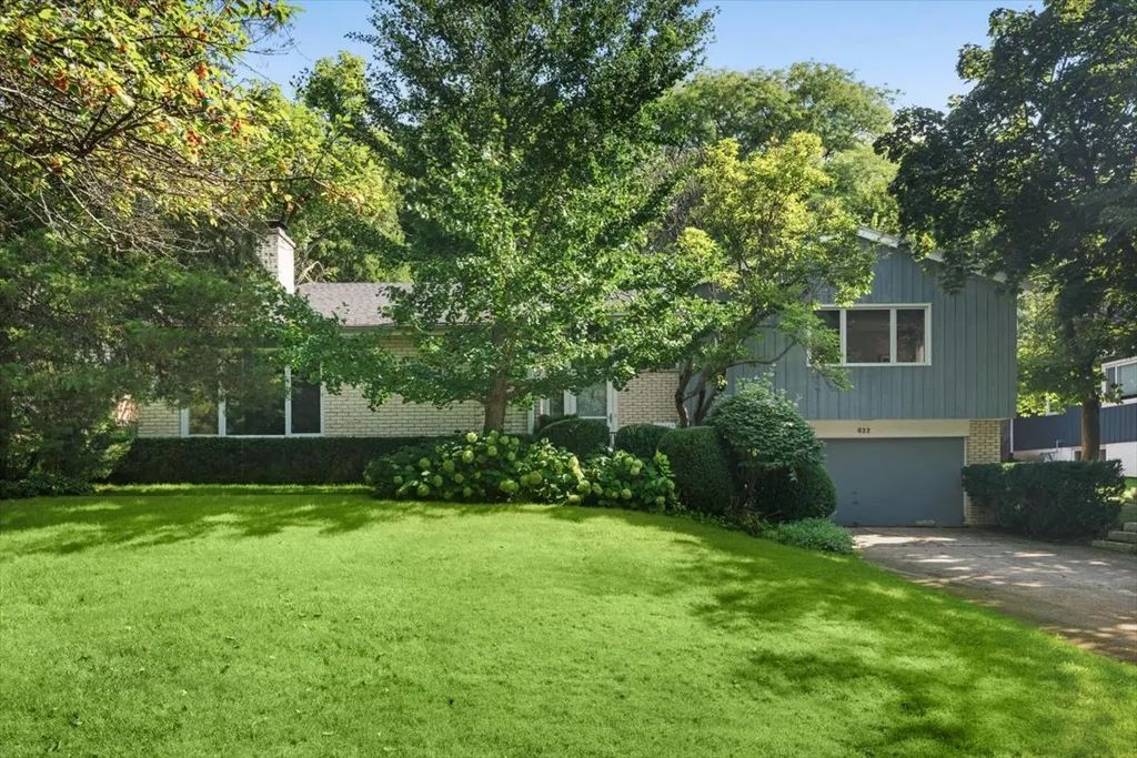 822 Timber Hill Road, Highland Park