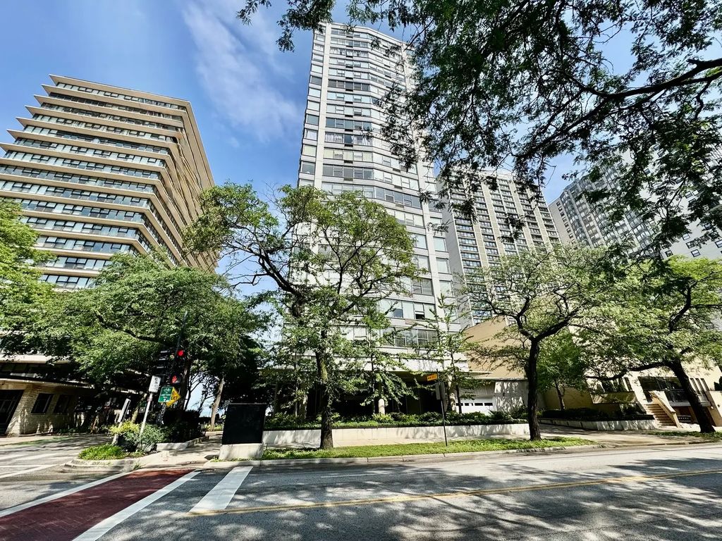 5757 N Sheridan Road 16h, Chicago
