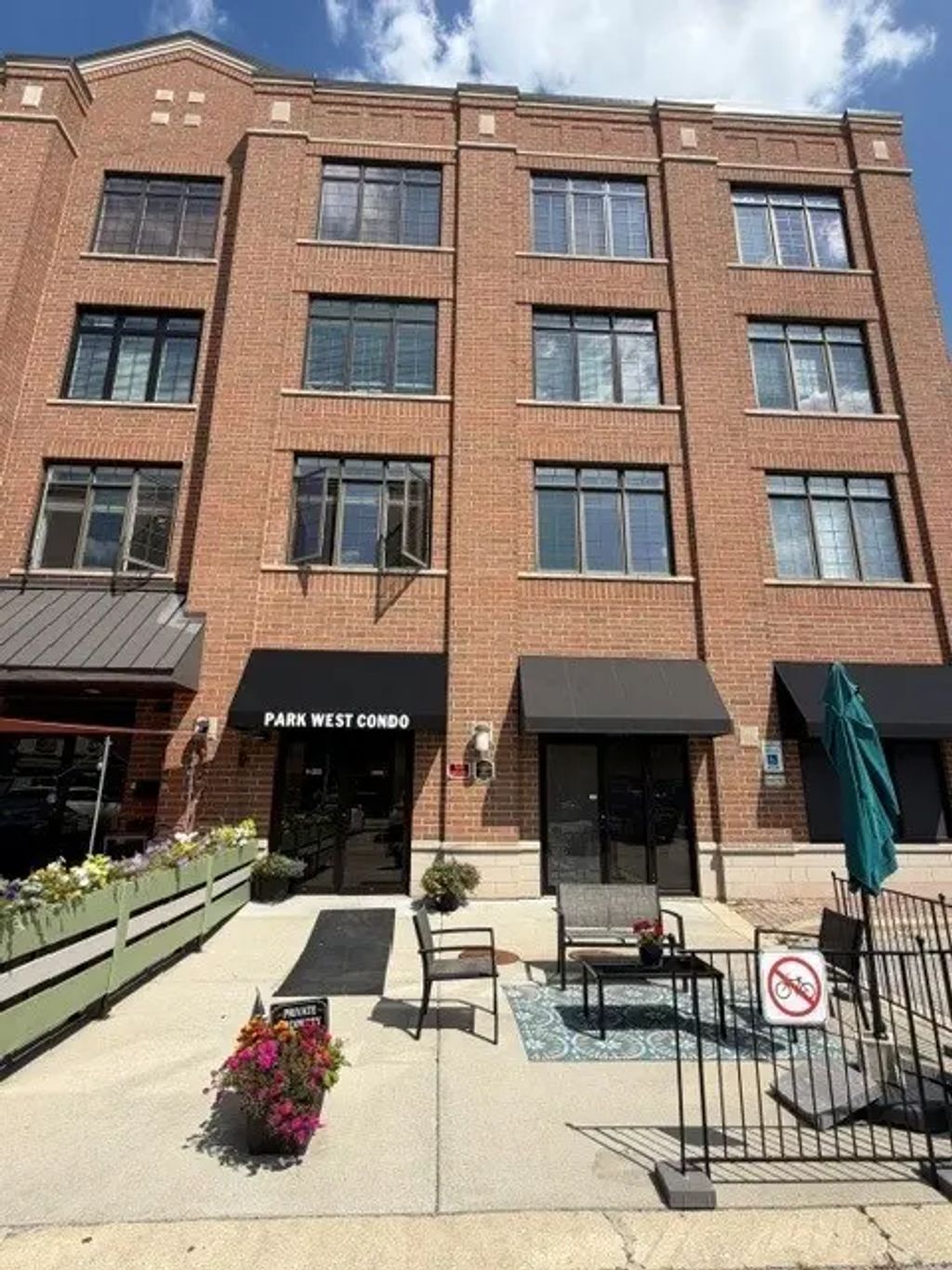 105 W Saint Charles Road 201, Lombard