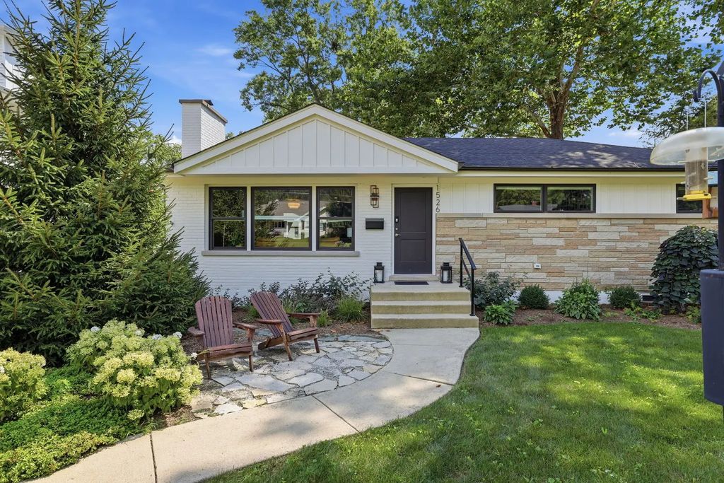 1526 E Forest Avenue, Wheaton