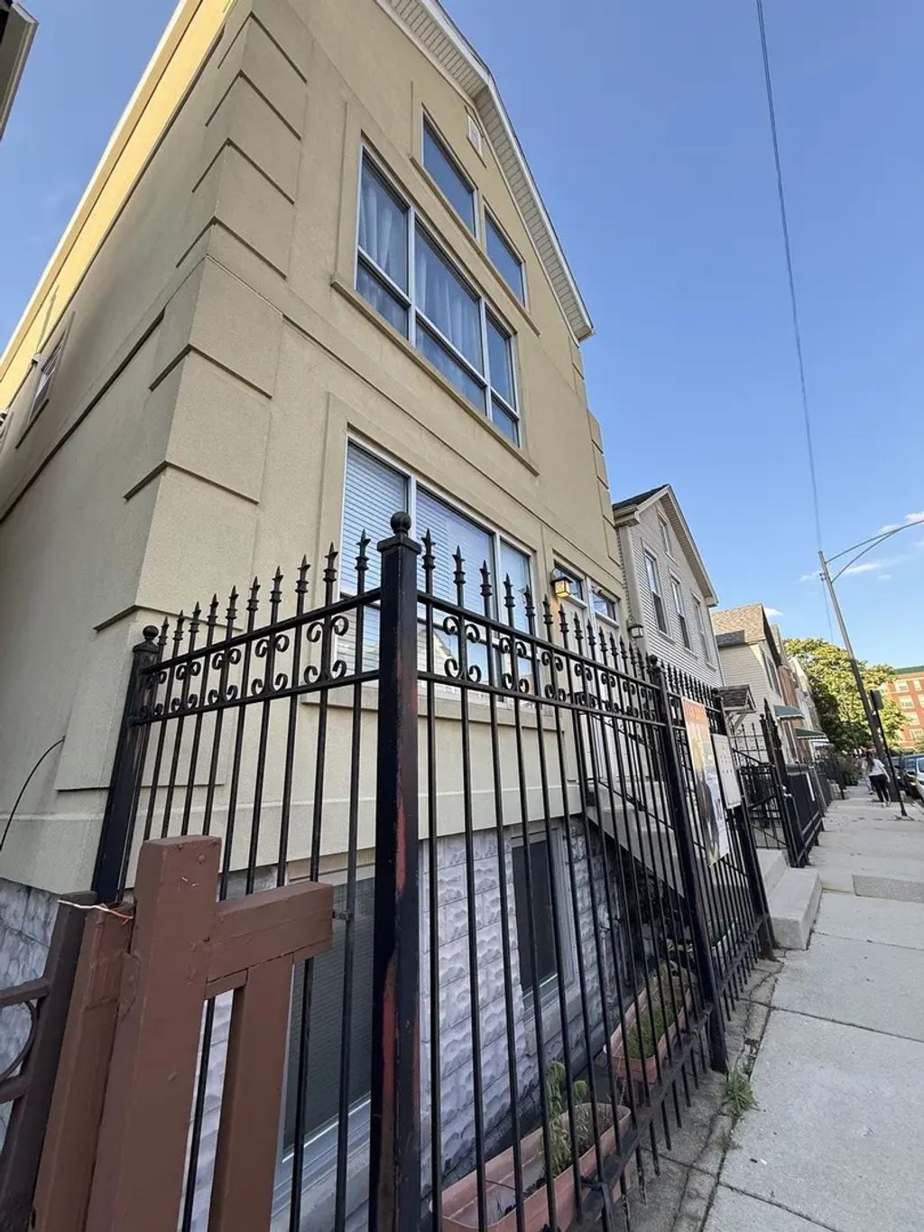 1028 W 20th Place 1, Chicago