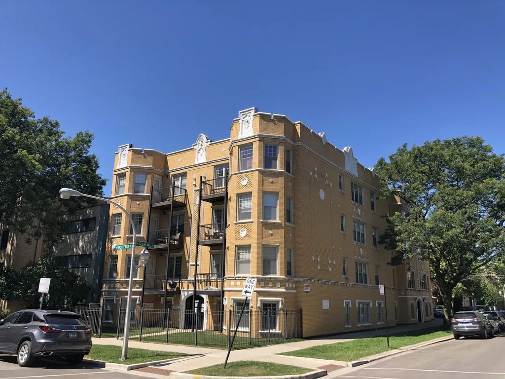 2707 W Glenlake Avenue 3, Chicago