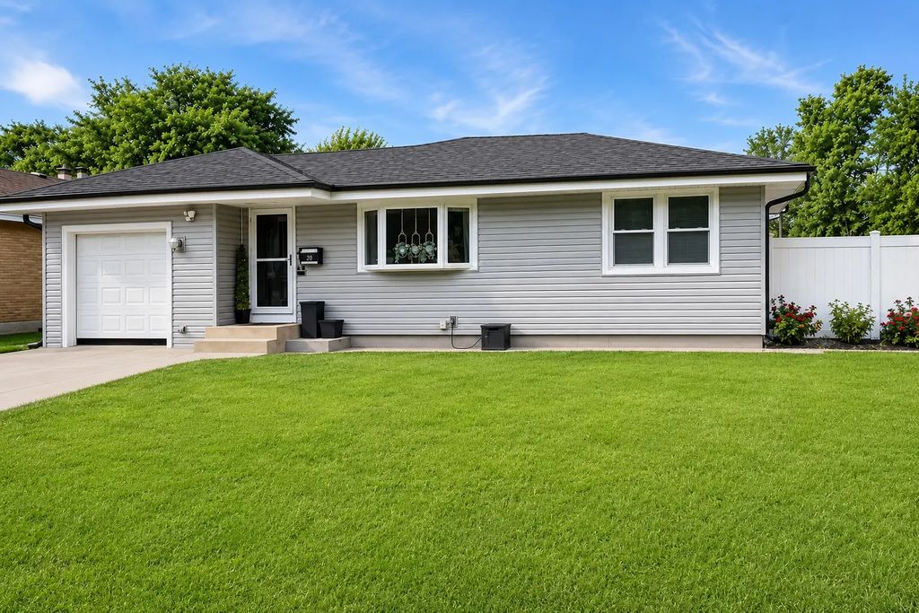 20 W Division Street, Villa Park