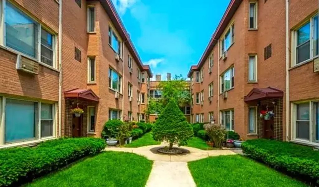 1318 W Lunt Avenue 301, Chicago