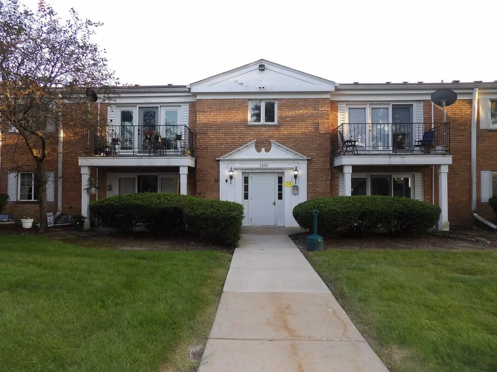 1100 N Farnsworth Avenue 2a, Aurora