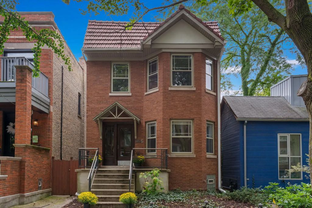 1335 W Hollywood Avenue, Chicago