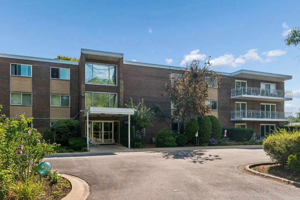200 Deborah Lane 6a, Wheeling, 60090