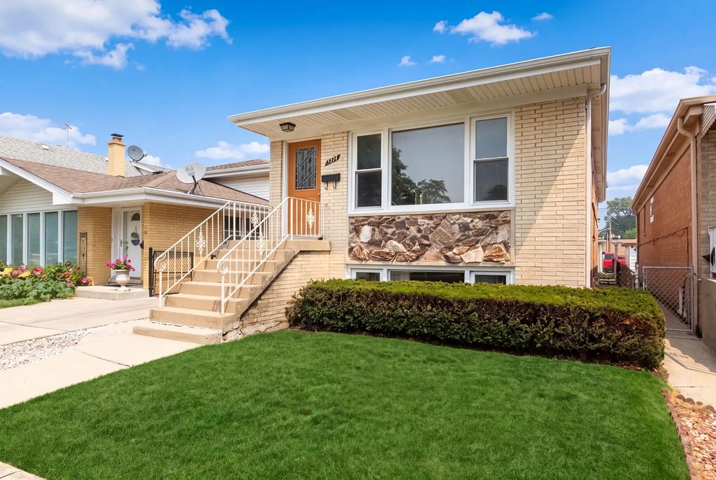 7234 W Fitch Avenue, Chicago