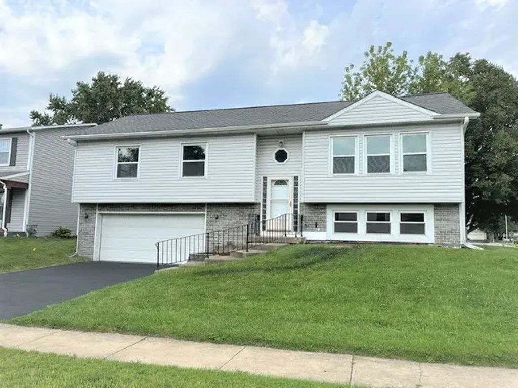 425 Canyon Trail, Carol Stream