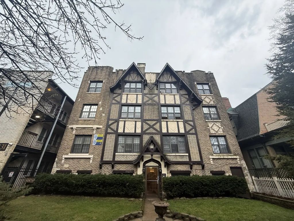 1135 W Lunt Avenue 202, Chicago