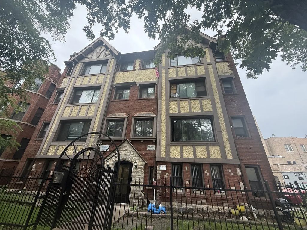 6912 N Ashland Boulevard 402, Chicago