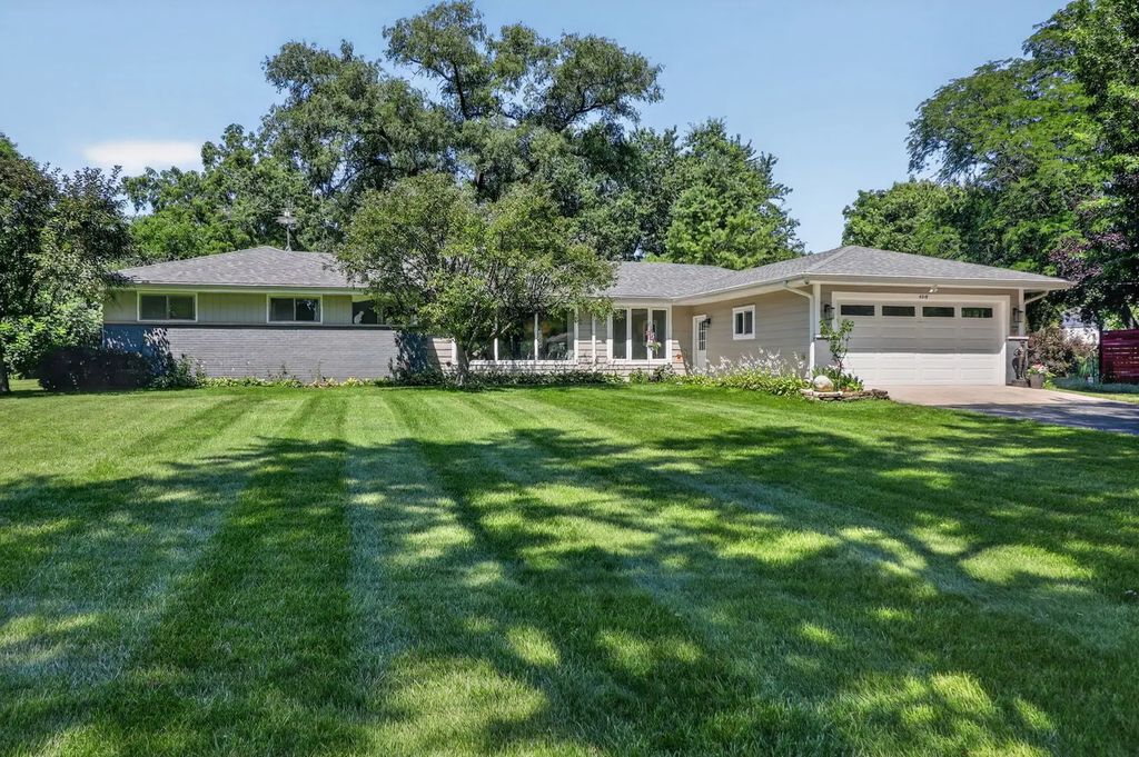 4218 Seeley Avenue, Downers Grove