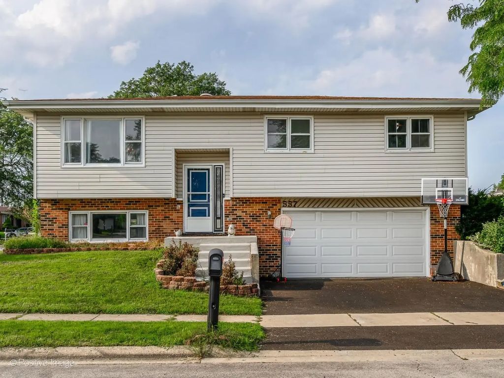 557 Delaware Trail, Carol Stream