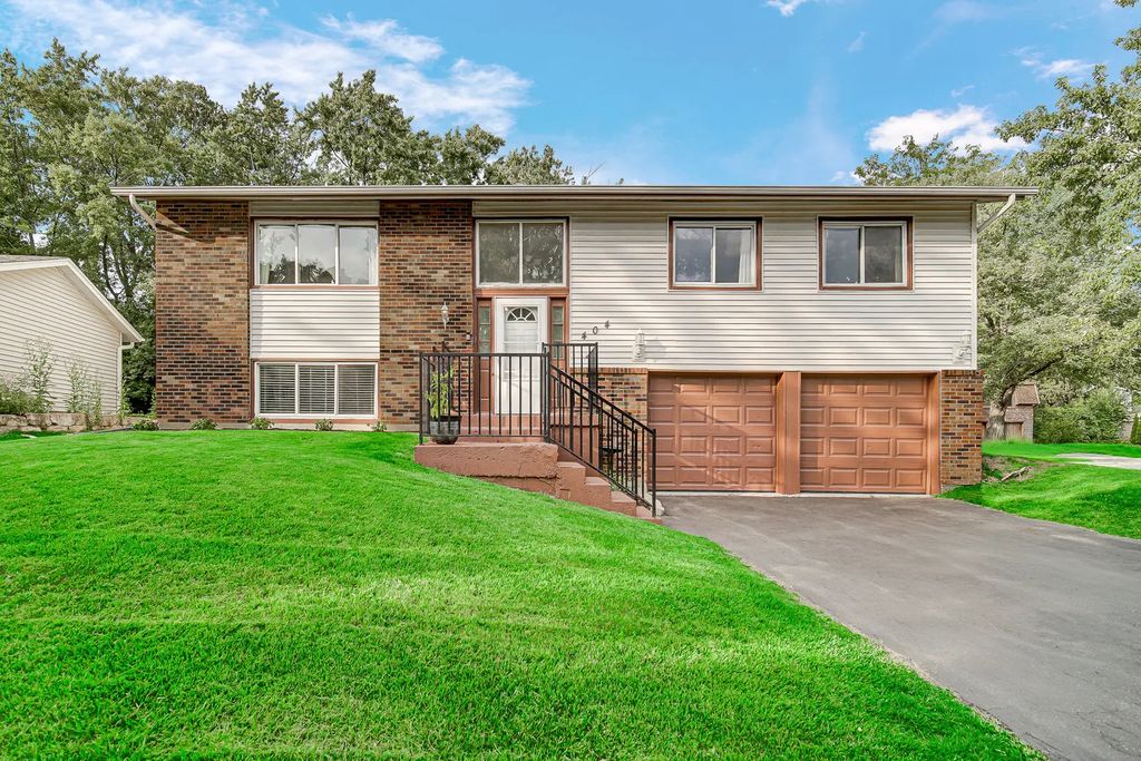 404 Assembly Drive, Bolingbrook