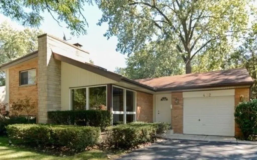 402 E Atwater Avenue, Elmhurst