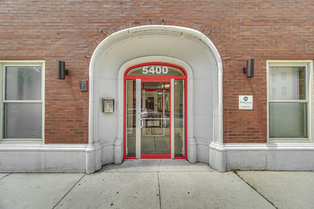 5400 S Harper Avenue 402, Chicago, 60615