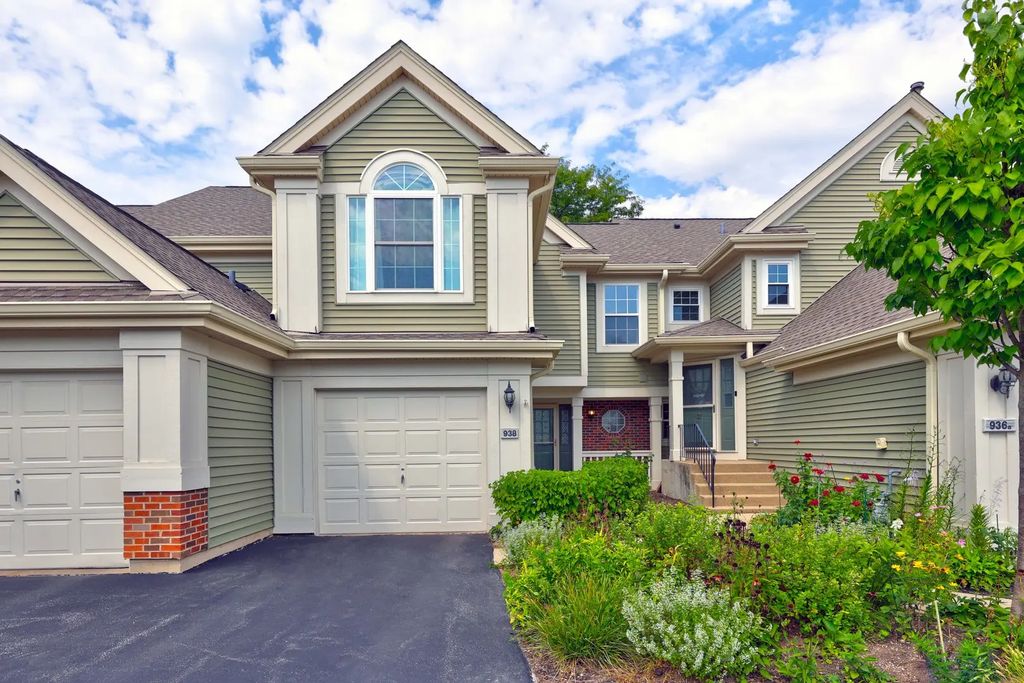 938 Little Falls Court, Elk Grove Village, 60007