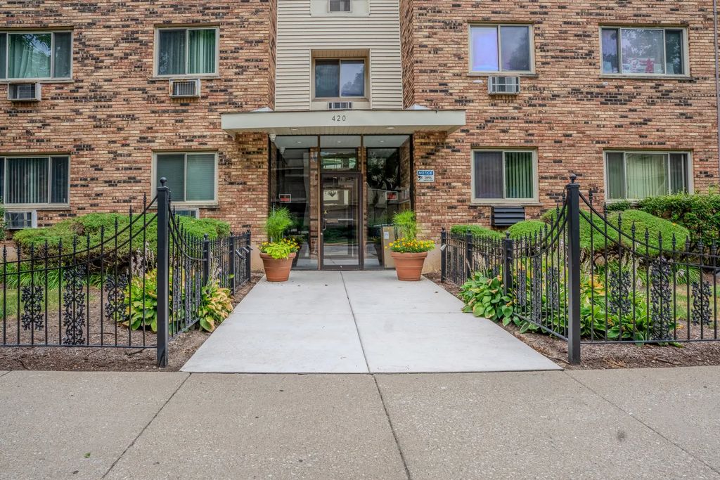 420 S Home Avenue 109n, Oak Park