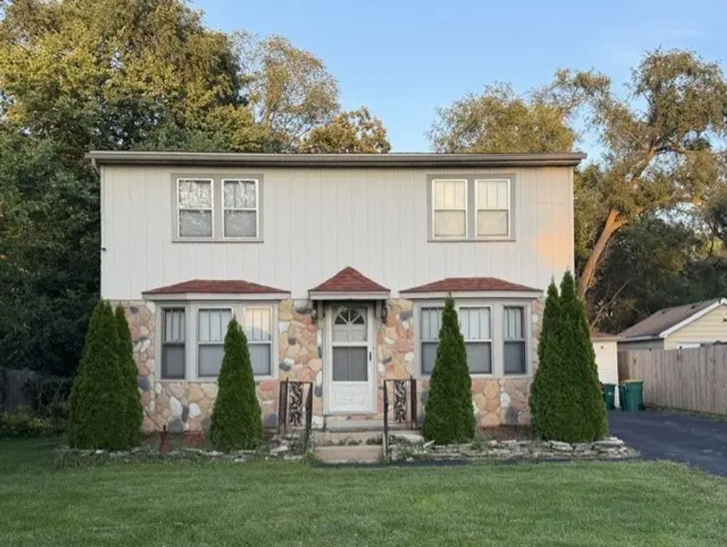 19 Arlington Lane, Fox Lake