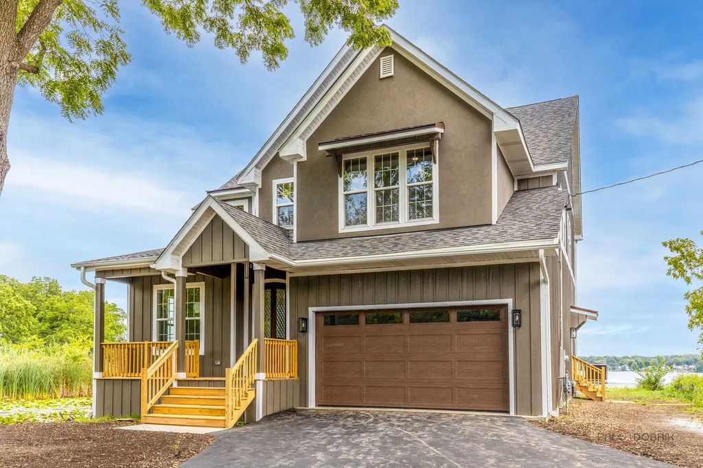 807 Lakeview Drive, Round Lake