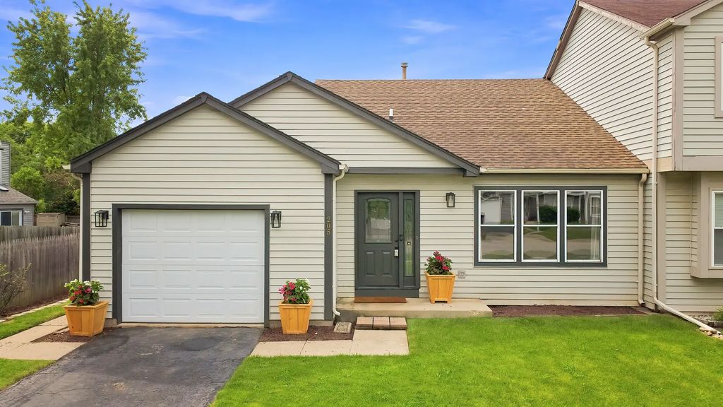 205 Chaparral Circle, Elgin