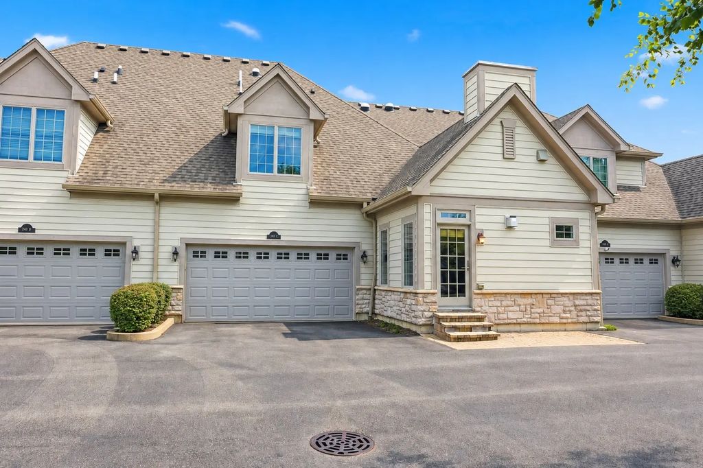 240 Regency Court C, Wauconda