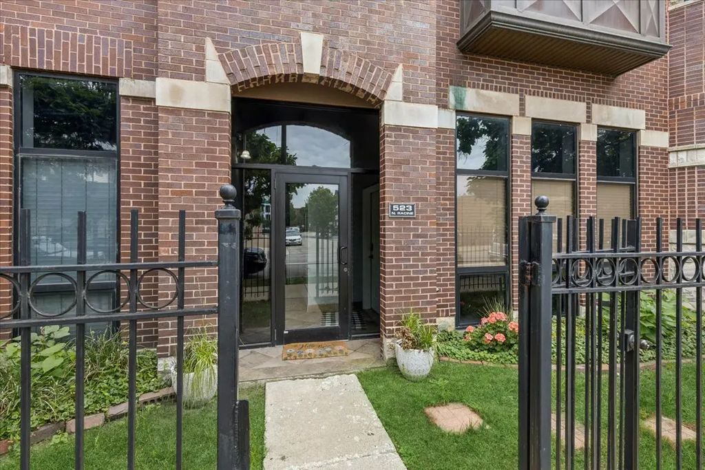 523 N Racine Avenue 1, Chicago