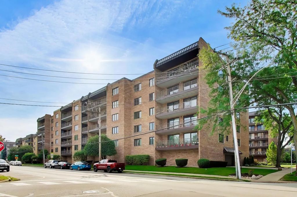 901 Center Street 403, Des Plaines, 60016