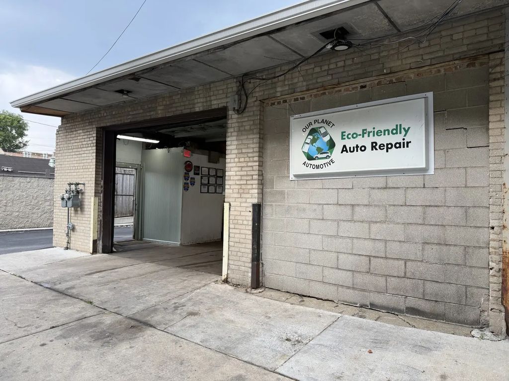 7222 Madison Street, Forest Park