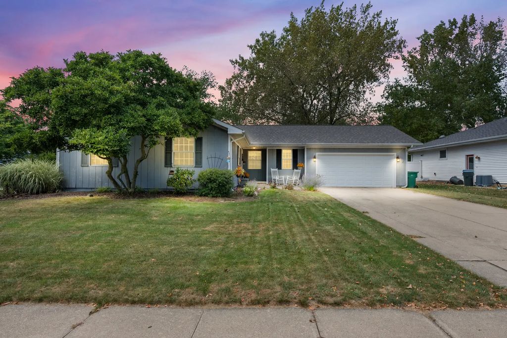 1301 Larson Street, Sycamore