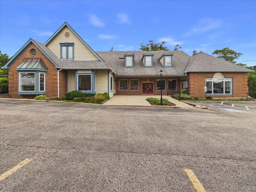 400 W Northwest Highway, Barrington