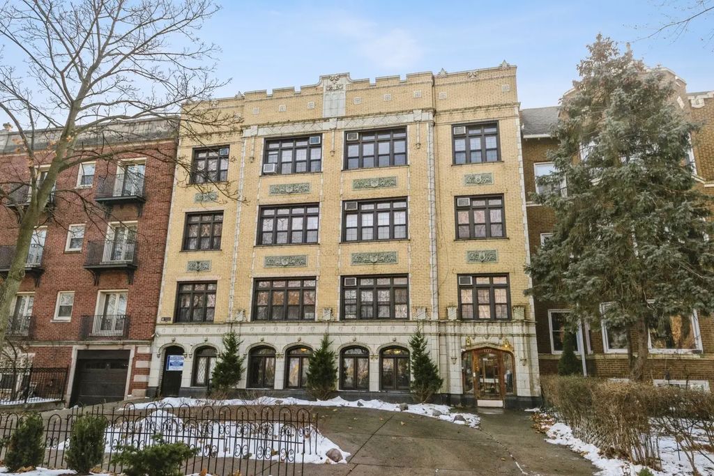 1127 W Farwell Avenue 106, Chicago