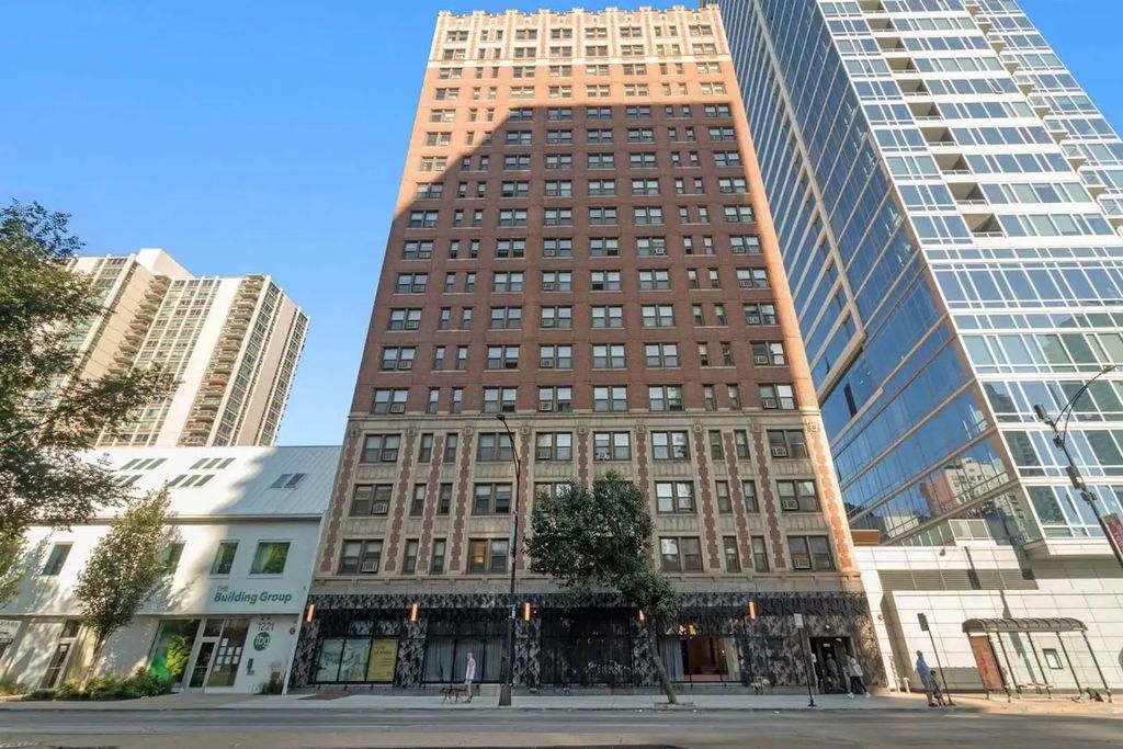 1211 N Lasalle Street 704, Chicago, 60610