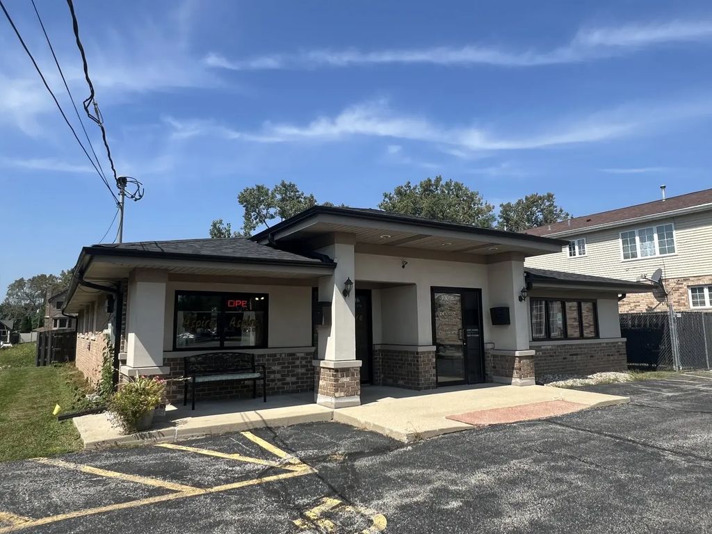 10016 S Roberts Road 1-south, Palos Hills