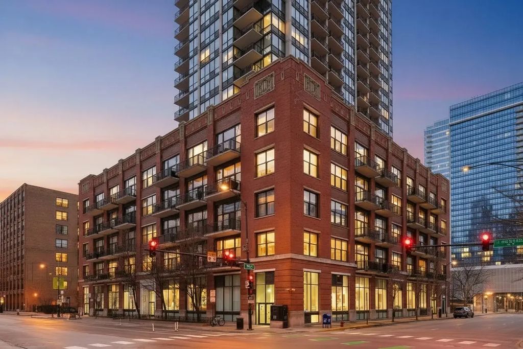 210 S Desplaines Street 402, Chicago, 60661