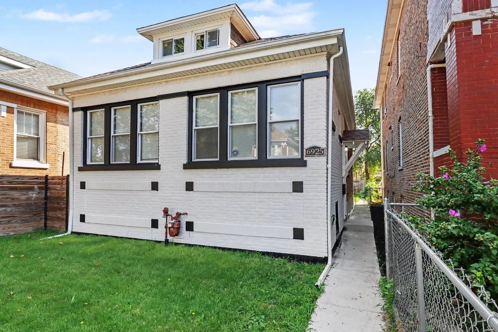 6925 S Maplewood Avenue, Chicago