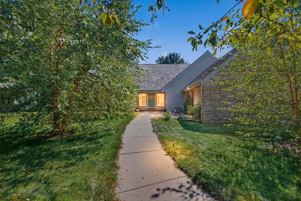 2007 Trout Valley Drive, Champaign