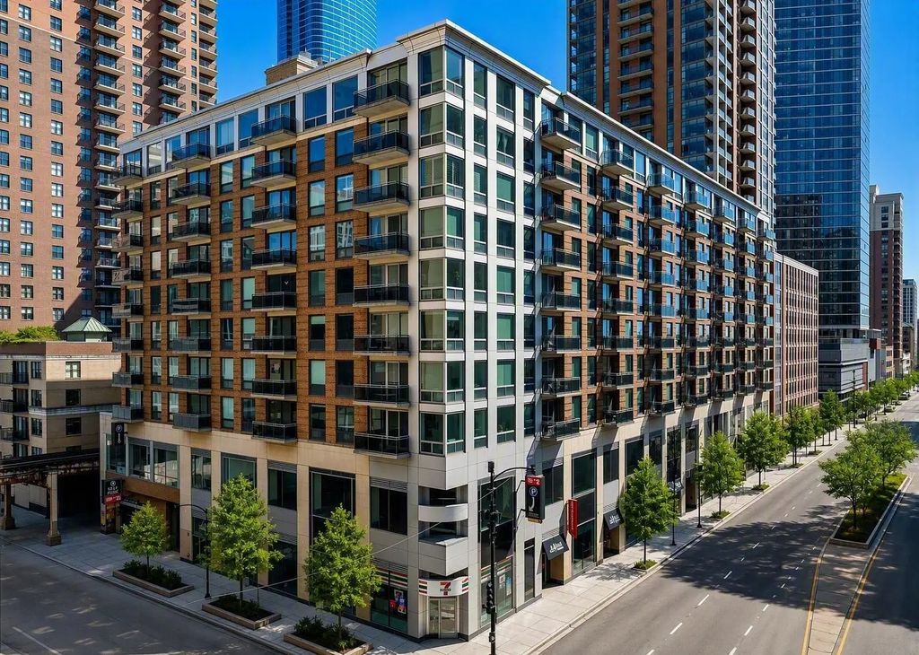 1 E 8th Street 605, Chicago