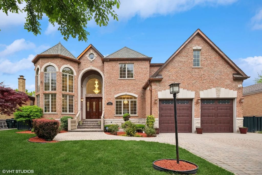 3832 W Chase Avenue, Lincolnwood