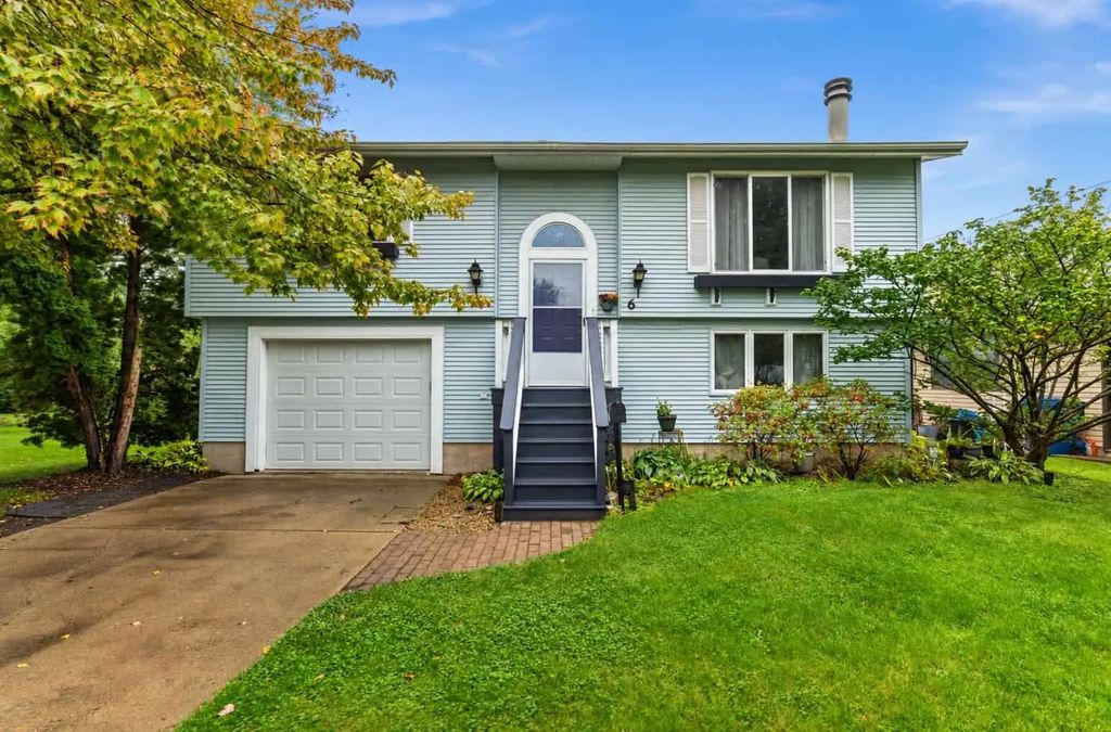 6 Lee Court, DeKalb