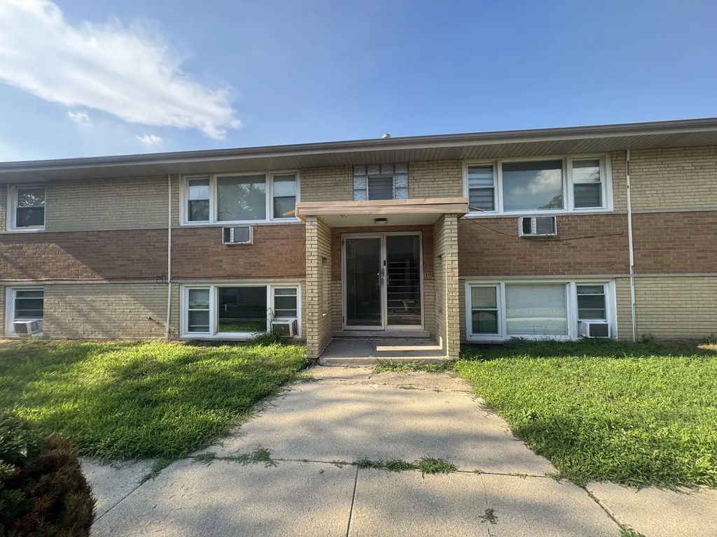 18446 Torrence Avenue 1e, Lansing