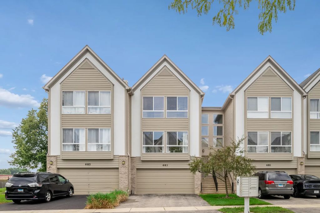 683 E Fountainview Drive, Mundelein