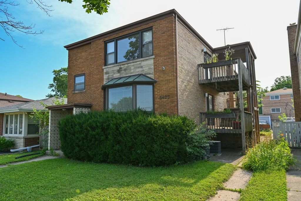 8425 Christiana Avenue, Skokie