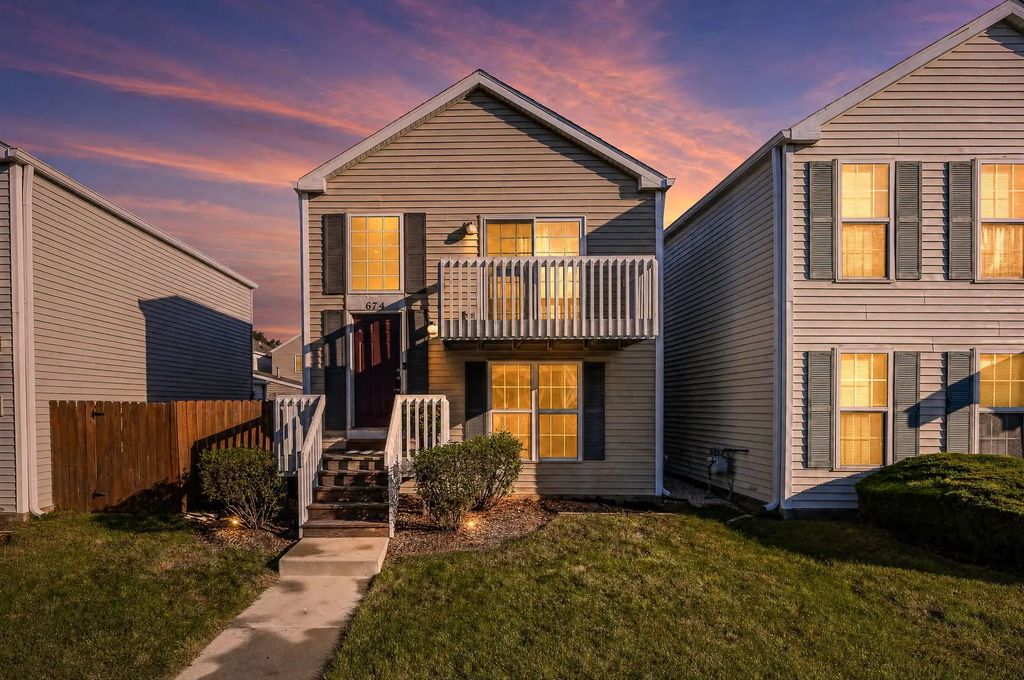 674 Four Seasons Boulevard, Aurora