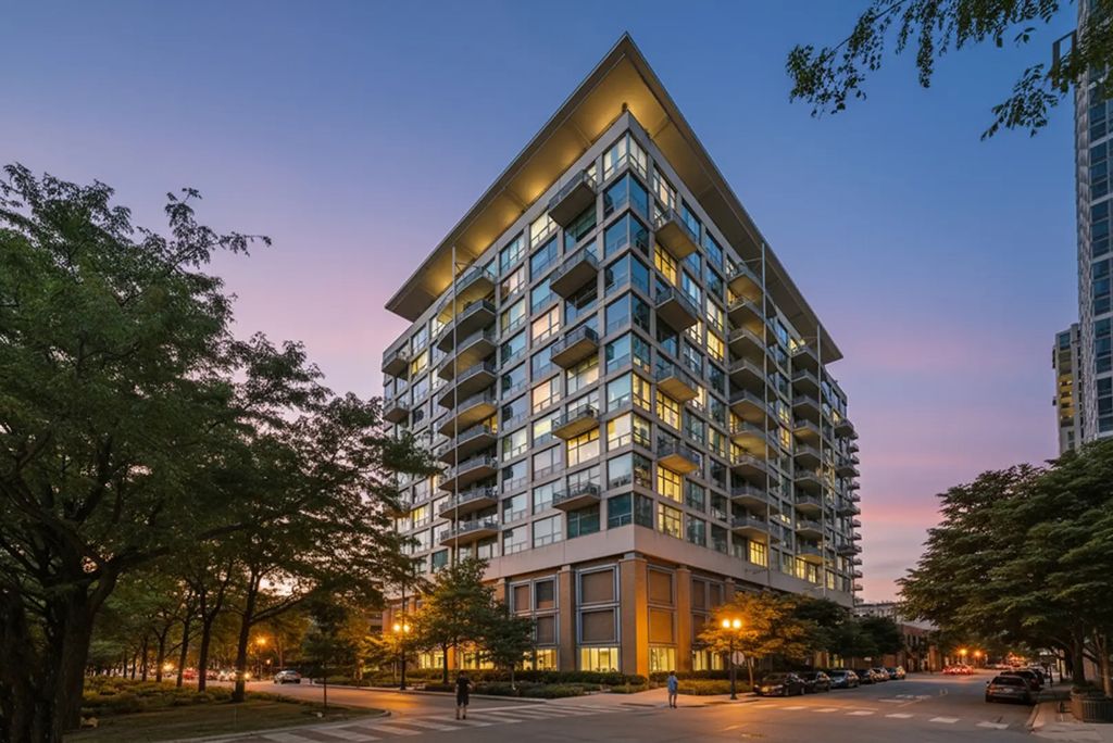 125 E 13th Street 614, Chicago