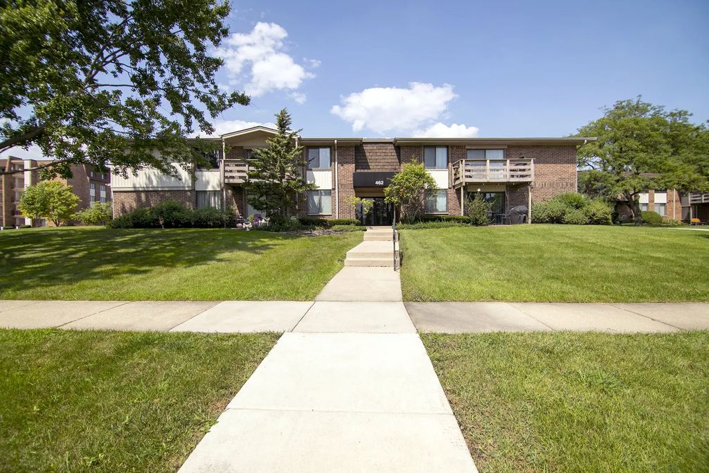 462 Raintree Drive 2a, Glen Ellyn