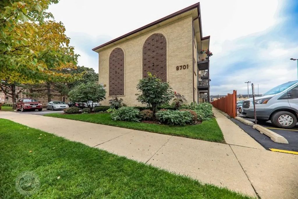 8701 W Foster Avenue 307, Chicago, 60656