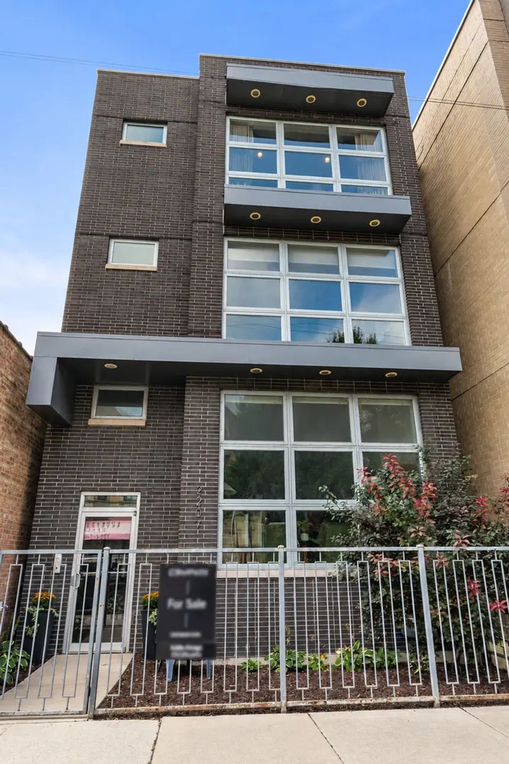 2207 W Belmont Avenue 3, Chicago