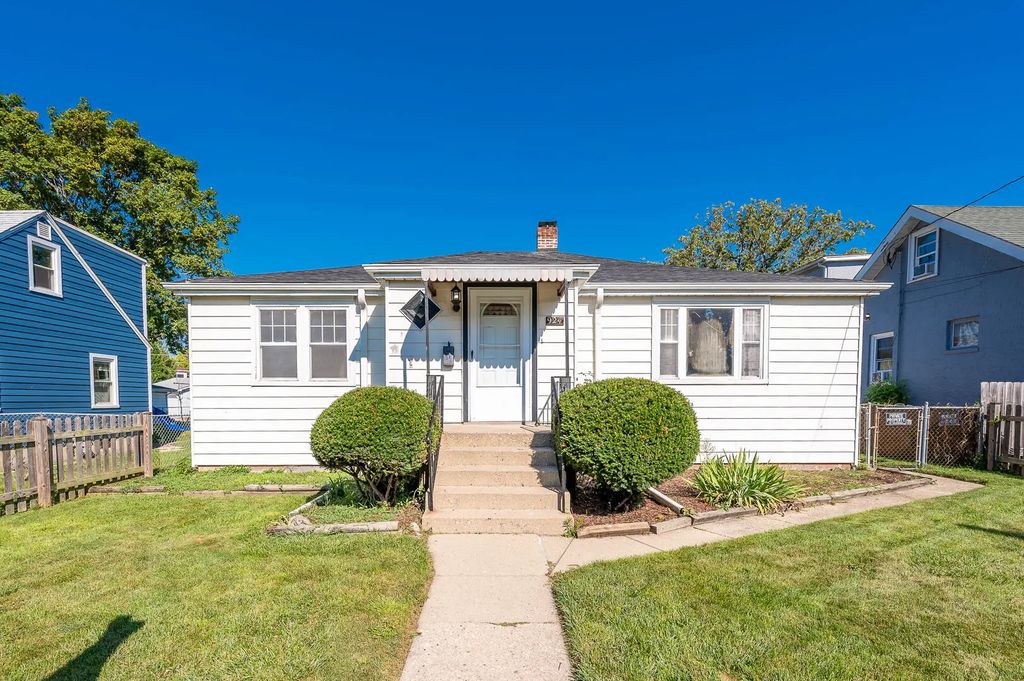 924 Broadway Avenue, North Chicago